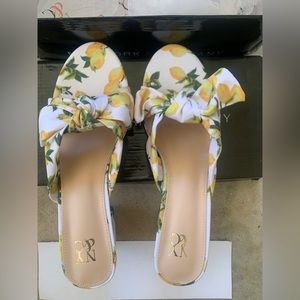 NIB size 8 beautiful canvas lemon slings by New York and Company Nataly.